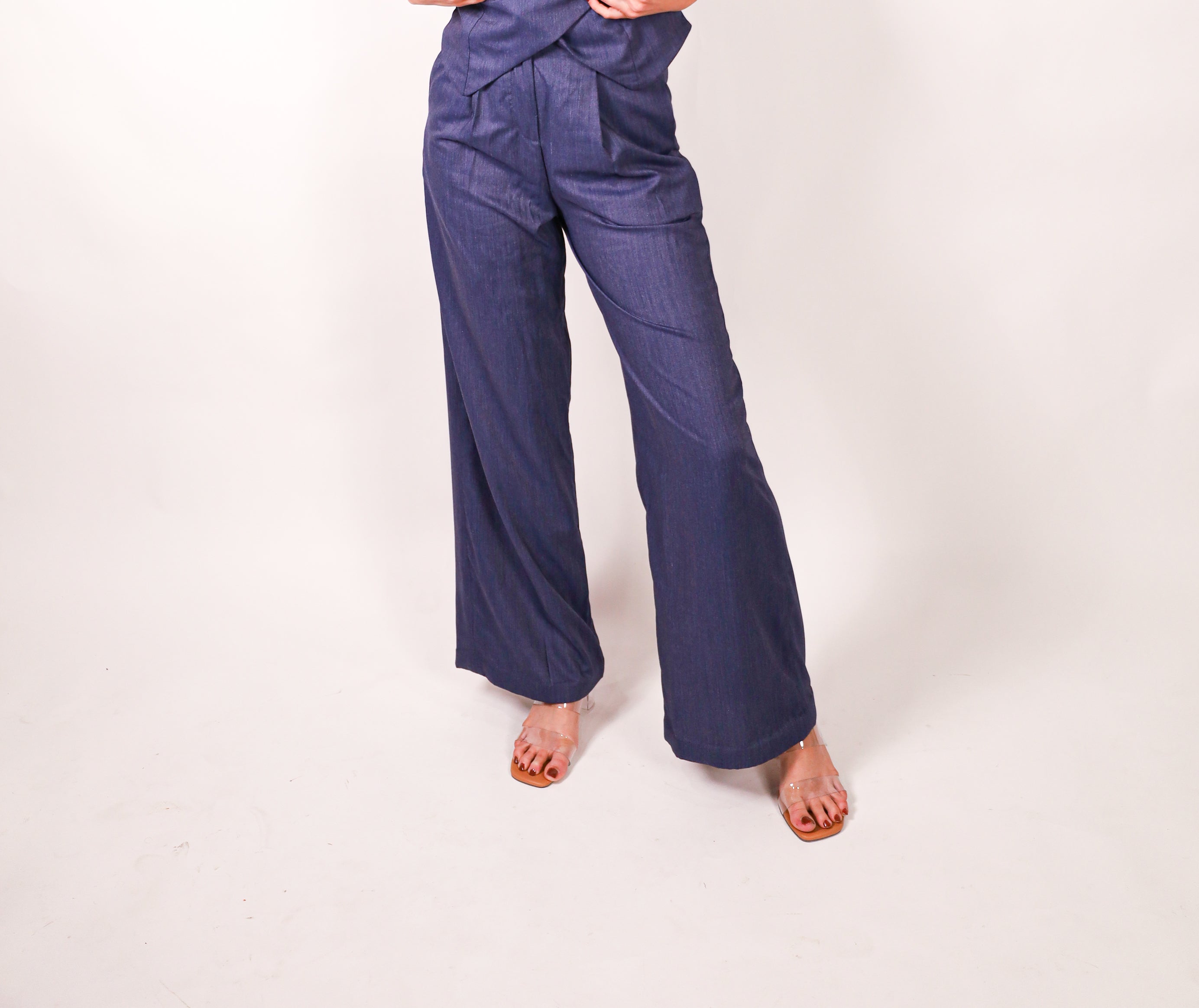 Sophisticated minimalist wide-leg pants business casual style